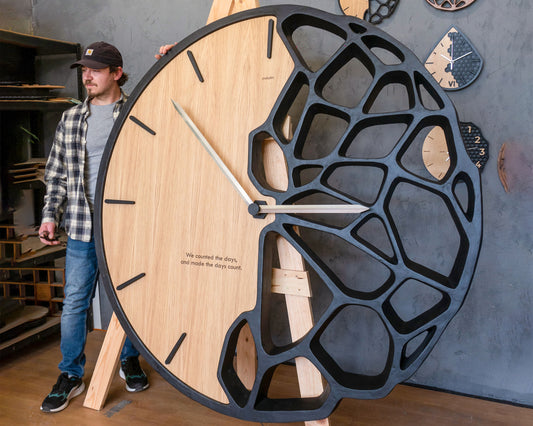 GIGA KLETKA human-sized clock