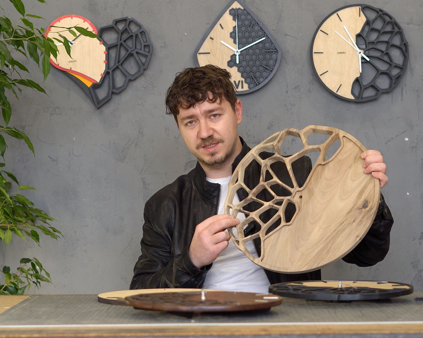 KLETKA 3.0 wall clock, walnut