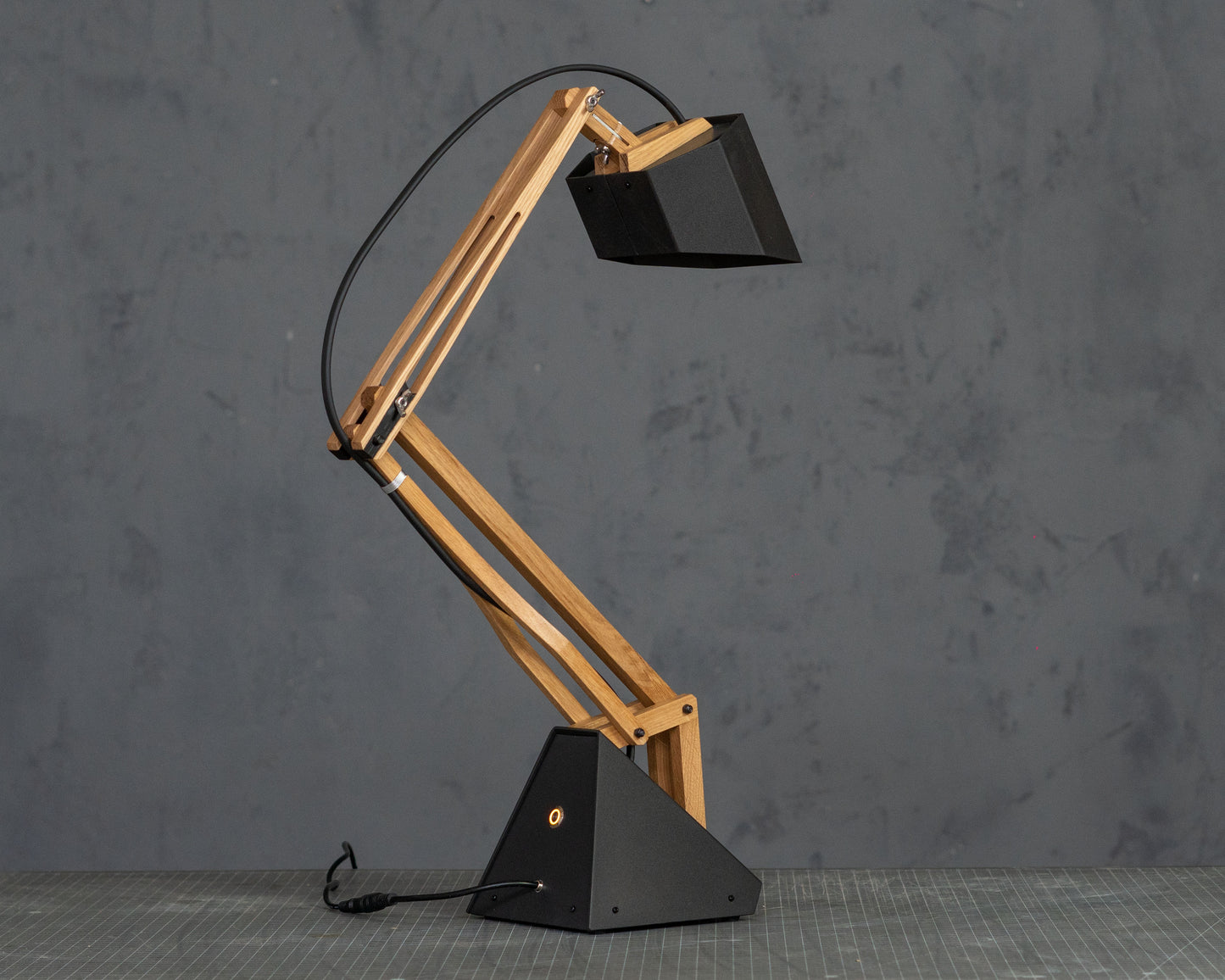 Настолна лампа MASHINA 2.0