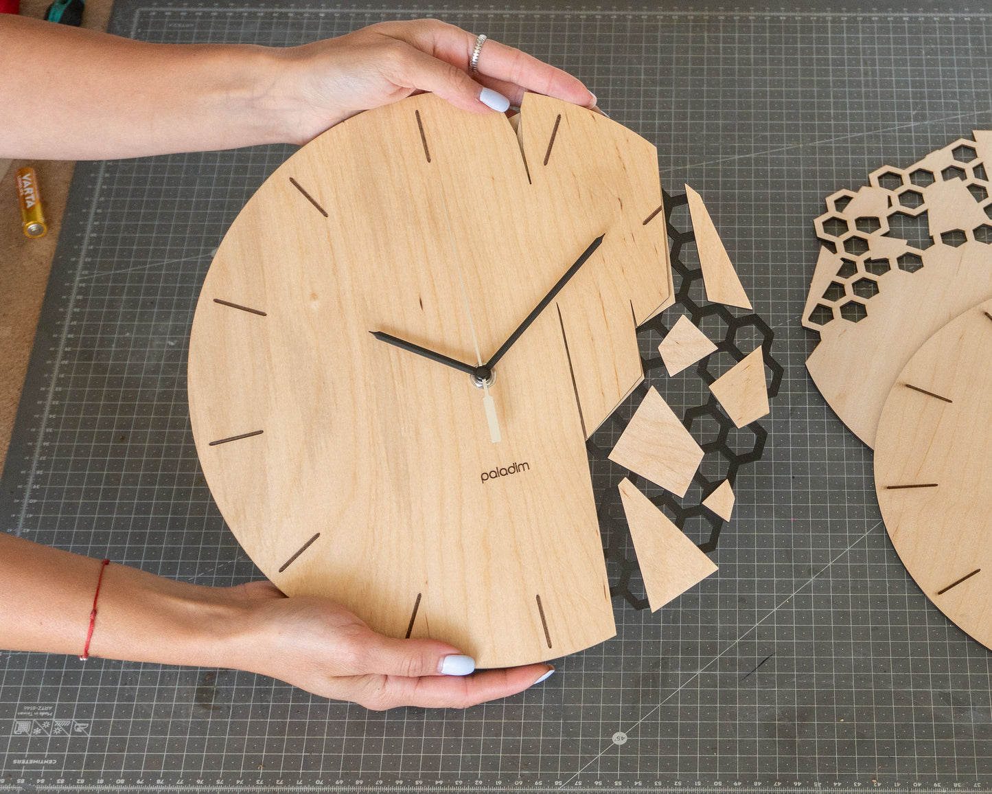 VREME Lite wall clock, plywood