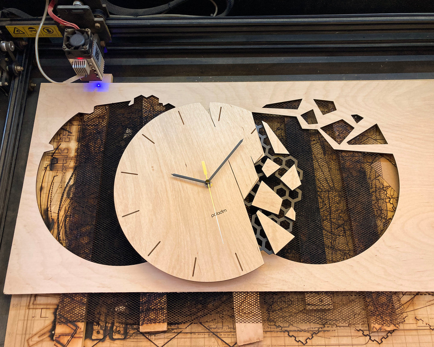 VREME Lite wall clock, plywood