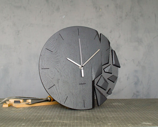 VREME monochrome wall clock, оак