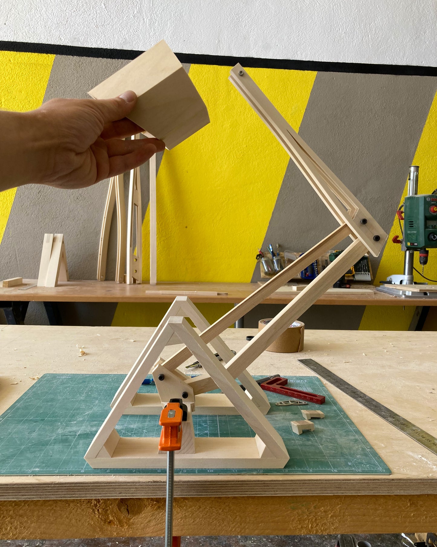 TANK 2 articulated desk lamp