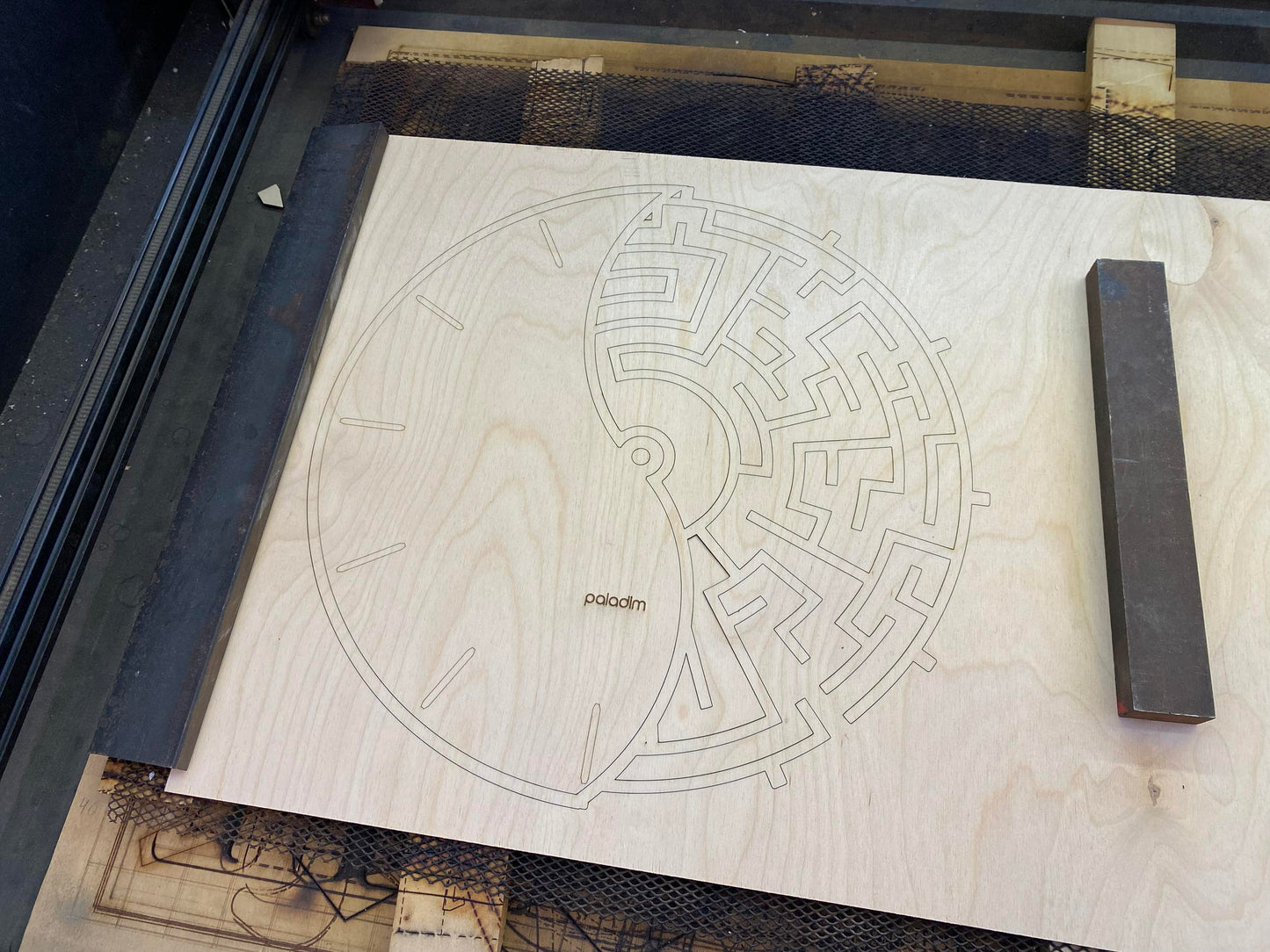 "IZHOD" Wall Clock DIGITAL DESIGN for Laser Cutting