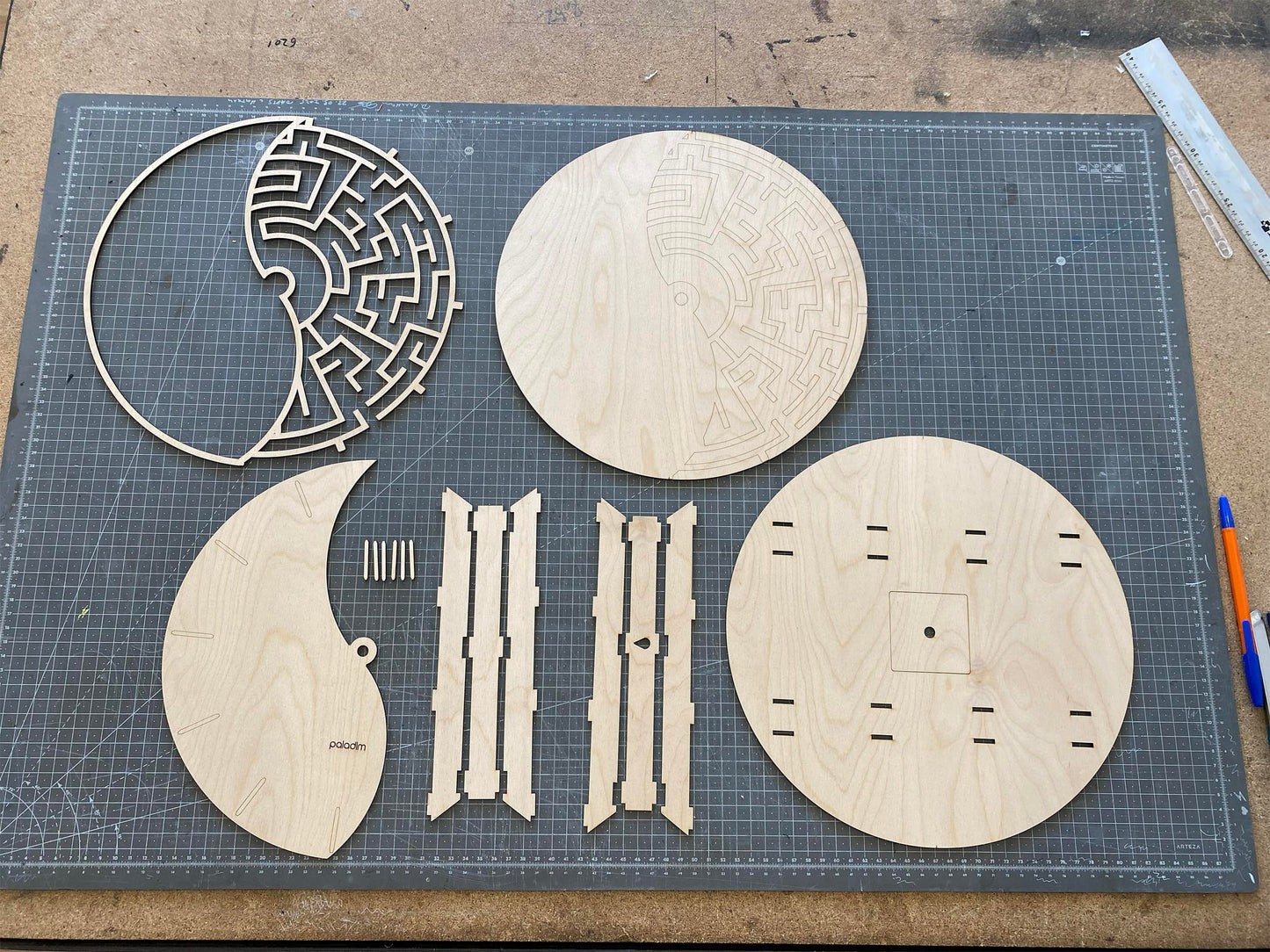 "IZHOD" Wall Clock DIGITAL DESIGN for Laser Cutting