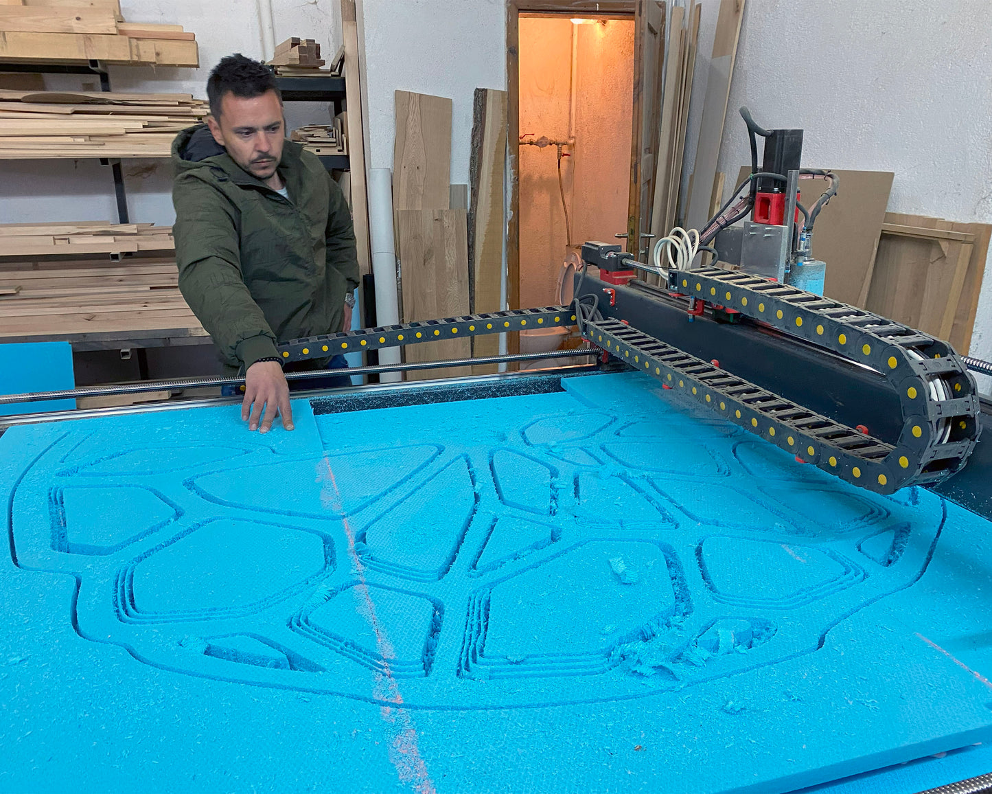 GIGA KLETKA human-sized clock