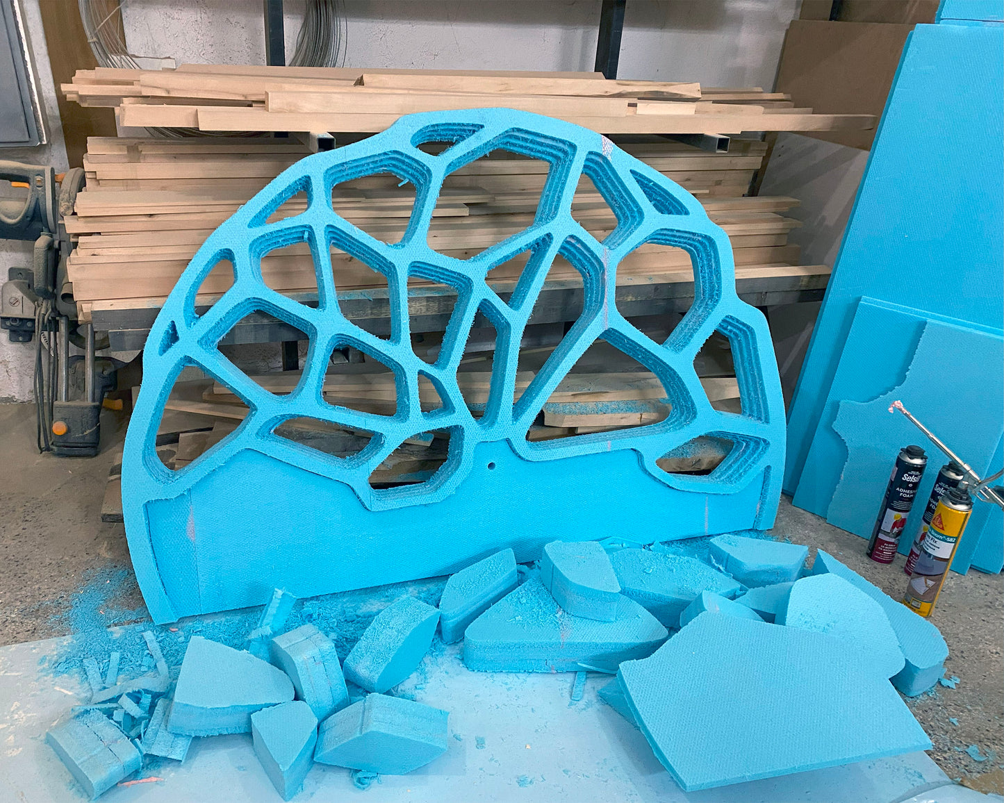 GIGA KLETKA human-sized clock