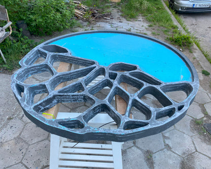 GIGA KLETKA human-sized clock