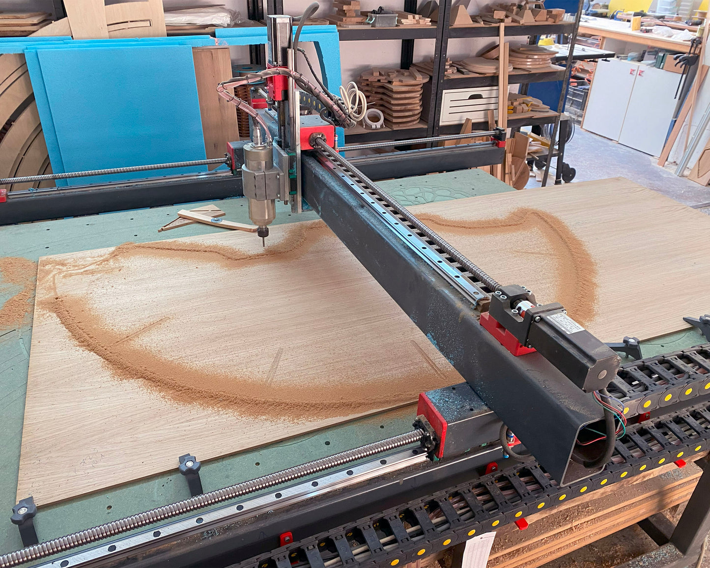 GIGA KLETKA human-sized clock