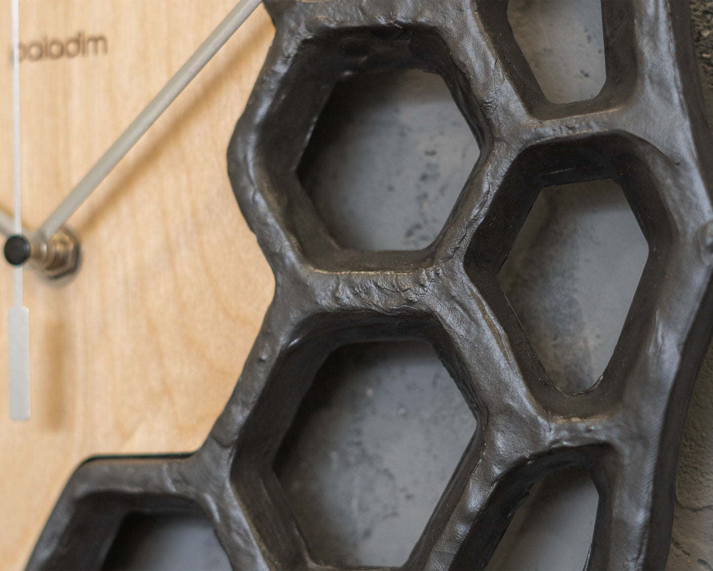 KLETKA 4 faux rock wall clock