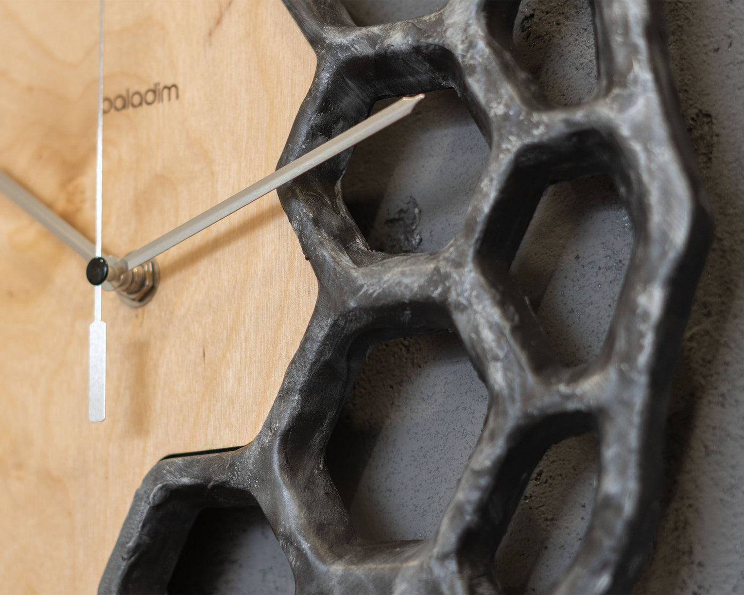 KLETKA 4 faux rock wall clock