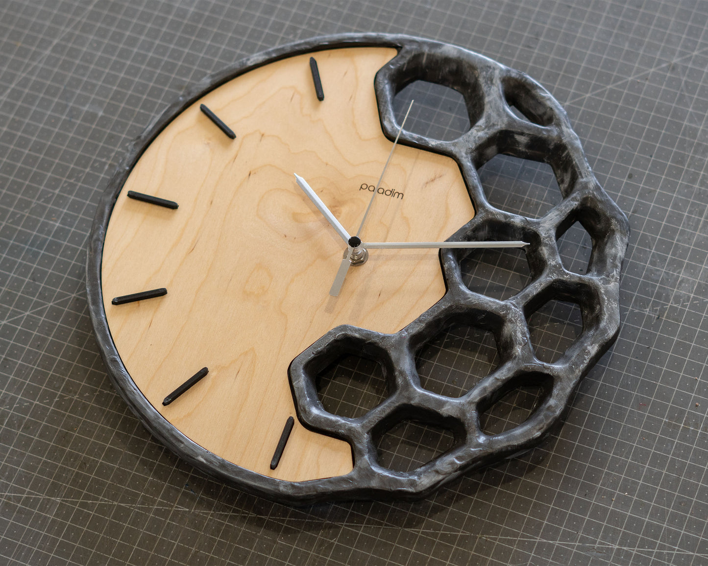 KLETKA 4 faux rock wall clock