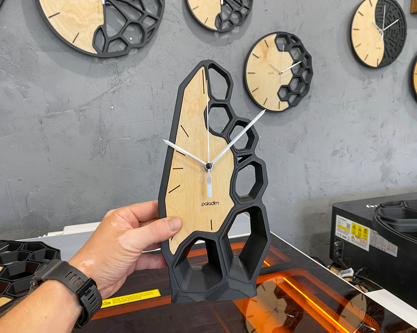 KLETKA desk clock, 3D print + birch plywood