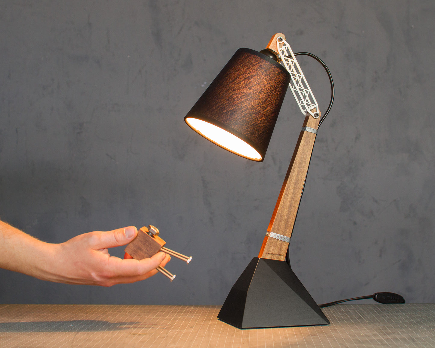KRIVA adjustable desk lamp