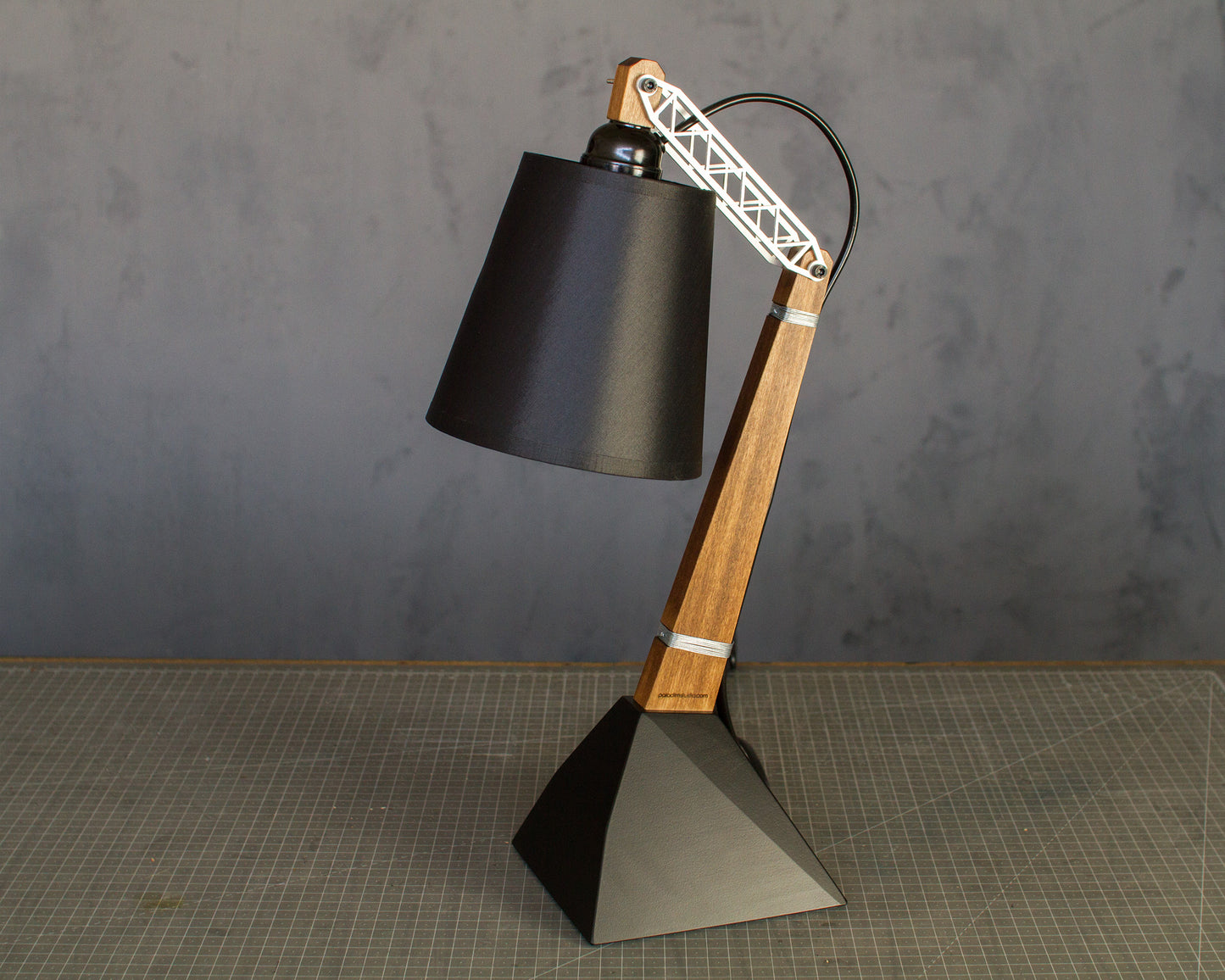 KRIVA adjustable desk lamp