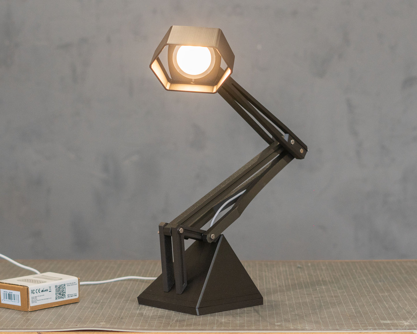 "MASHINA" Articulated Desk Lamp DIGITAL DESIGN for 3D Printing, STL