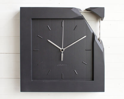 Монохромен стенен часовник PRAF