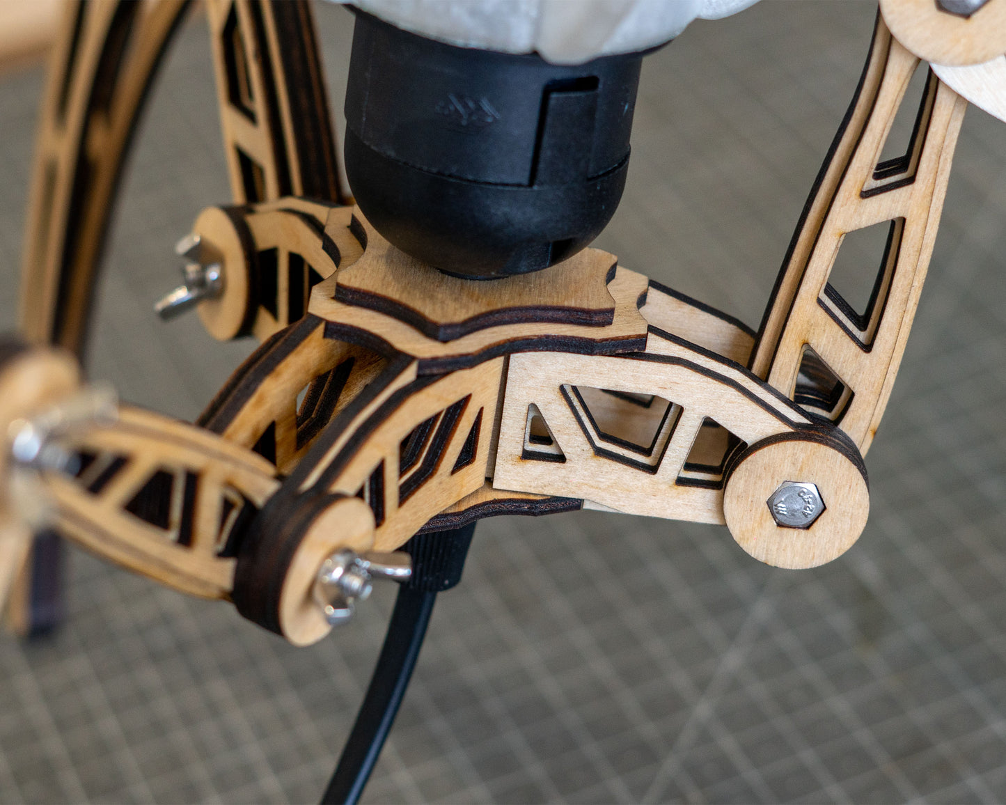 "TRIKRAK" Tripod Lamp DIGITAL DESIGN for Laser Cutting
