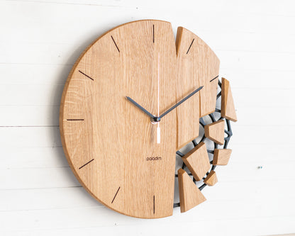 Счупен стенен часовник ВРЕМЕ, дъб