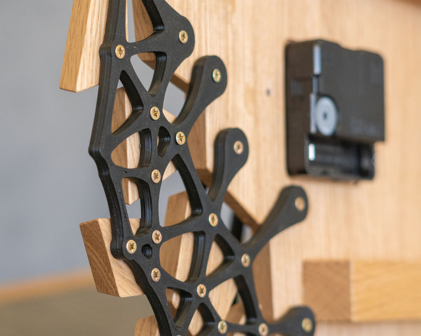 Счупен стенен часовник ВРЕМЕ, дъб