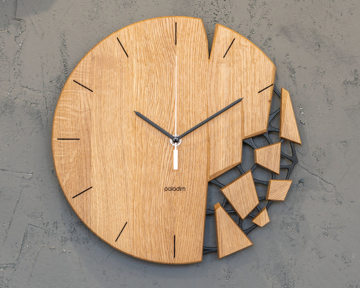 Счупен стенен часовник ВРЕМЕ, дъб