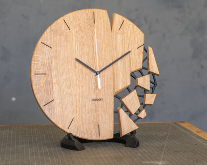 Счупен стенен часовник ВРЕМЕ, дъб