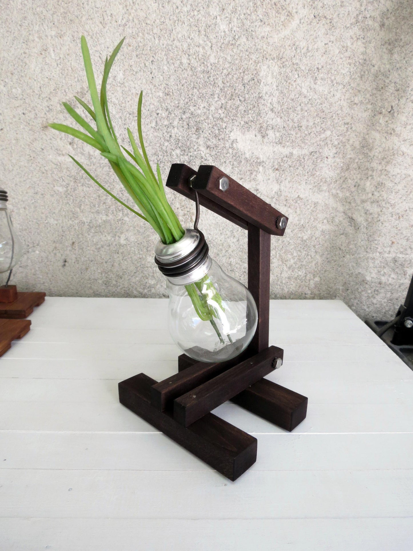 "Zeta" upcycled lightbulb vase - Paladim Handmade