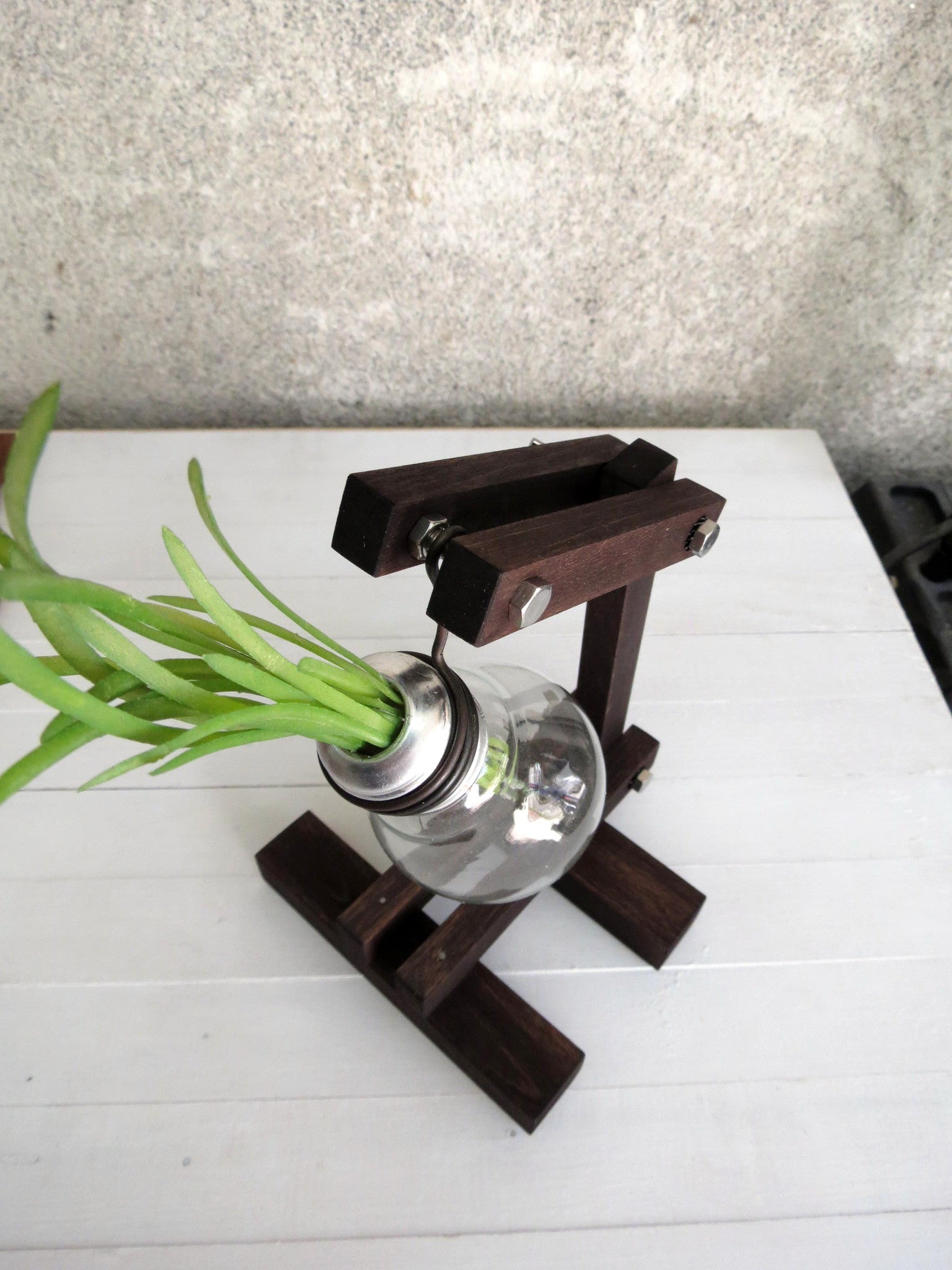 "Zeta" upcycled lightbulb vase - Paladim Handmade