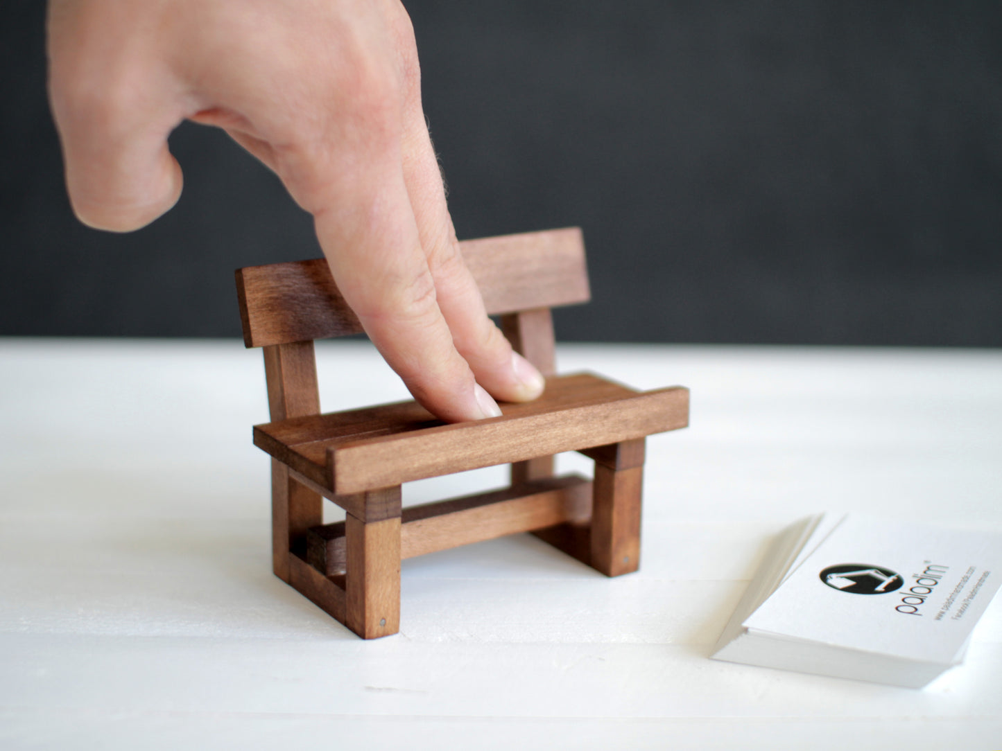 PEIKA miniature bench card holder